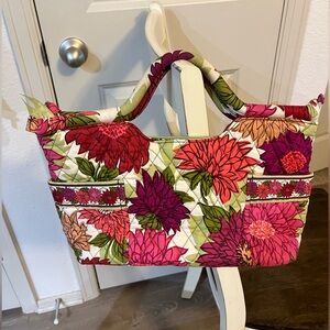 Vera Bradley hand tote bag in Hello Dahlia